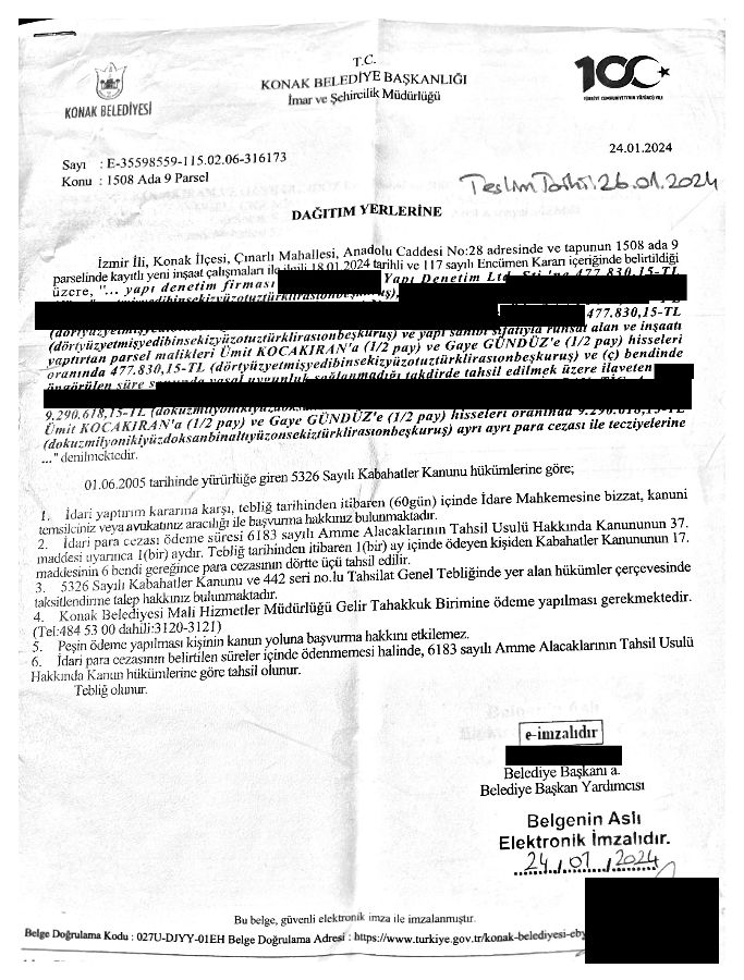 Bu resmi yazıyla, mühürlü inşaatta yasal uygunluk sağlanmadığı gerekçesiyle yapı denetim firmasına, müteahhit firmaya, şantiye şefine ve yapı sahibi sıfatıyla ruhsat alan arsa maliklerine ayrı ayrı idari para cezası kesilmiştir.